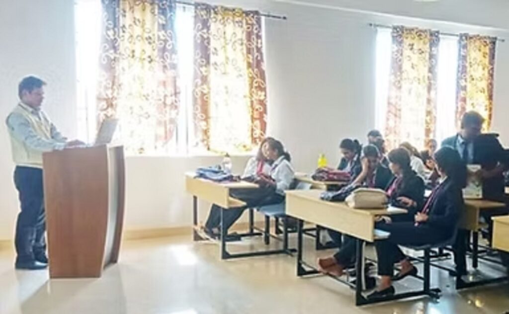 ramseeen college class room 2