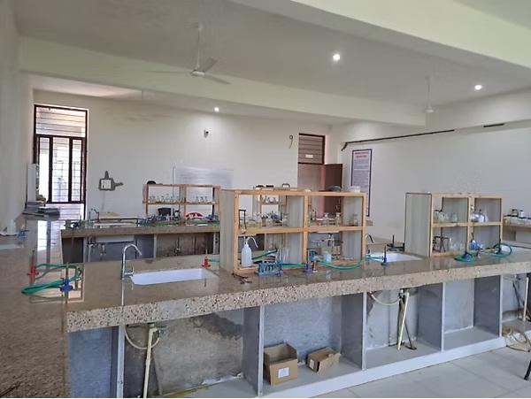 ramseen college ramseen science lab phioti