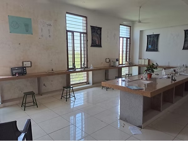 ramseen college raamseen science lab photo