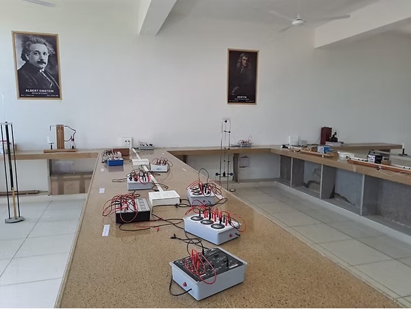 ramseen college ramseen science lab photo